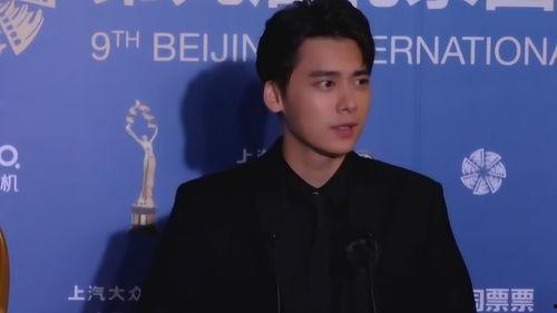 李易峰爆料直播视频,娱乐圈幕后故事大公开 第1张 李易峰爆料直播视频,娱乐圈幕后故事大公开 第1张